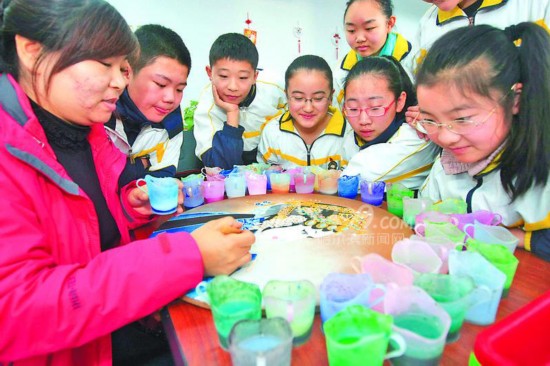 男子坐宾利参加国考图片
