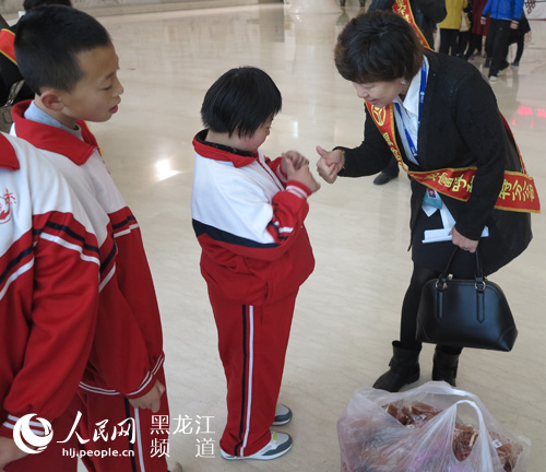 银信财富关爱弱势群体 呼和浩特分公司带领特