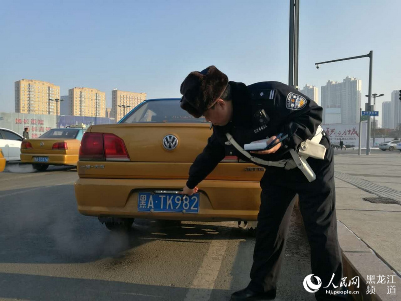 哈尔滨市针对出租车违法展开专项打击 违法车