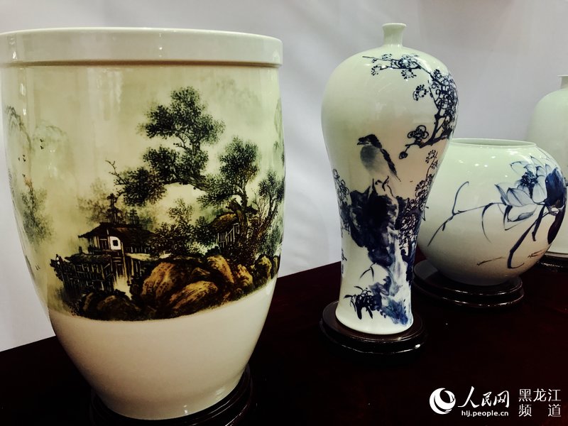 第十二届黑龙江国际文化产业博览会开幕 精美瓷器受关注