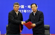 馬興瑞、陸昊代表兩省簽署了《廣東省與黑龍江省對口合作框架協議》。