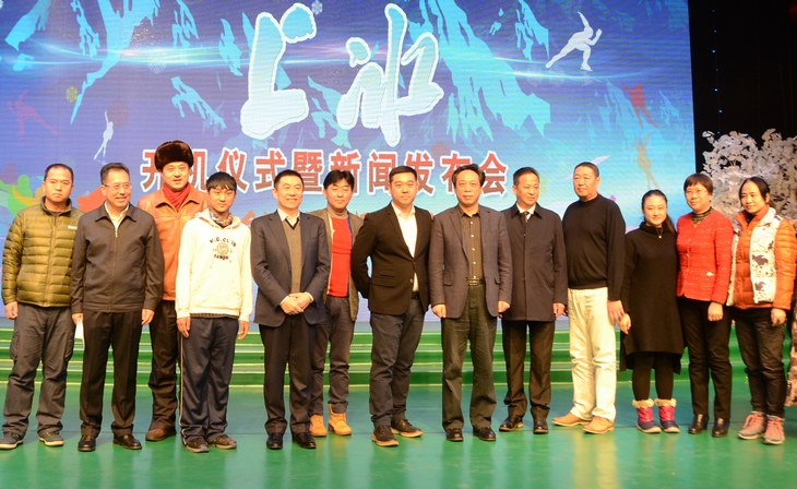七台河市領導馬志勇、賈君、安虎賁、劉麗與電影主創合影