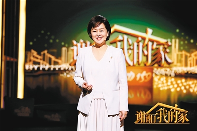 53歲“鞠萍姐姐”挑梁央視文化訪談節目