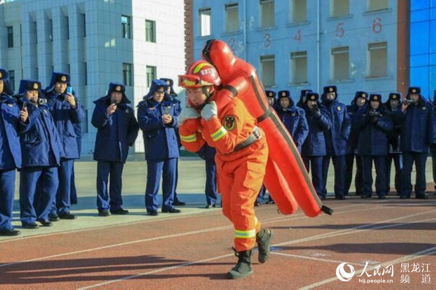 外来人口冬训_薛之谦天外来物图片