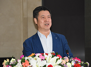 遼寧社會科學院黨委委員、副院長、研究員梁啟東發言