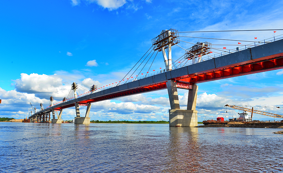 中俄合建首座跨境公路大橋順利合龍2019年5月31日9時51分，中俄合建首座跨境公路大橋黑河—布拉戈維申斯克黑龍江（阿穆爾河）大橋實現合龍。