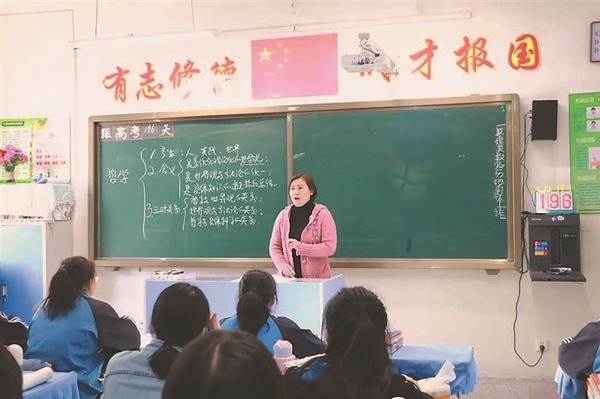 黑龙江省中专毕业证样本图片：中专毕业证黑色照片有多大？