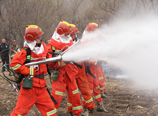 龙江森工集团柴河林业局有限公司举行森林防火演练。