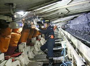 2018年龙煤双鸭山矿业公司东荣一矿智能化工作面投产第一年产量过百万吨。