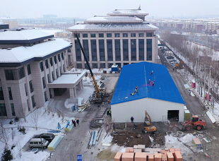 2020年2月10日，黑龙江省建投集团建设省疫情防控备用集中救治医院。            