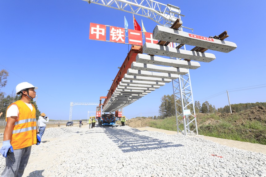 我国在建最东端快速铁路改造工程佳鹤铁路开始铺轨【1】