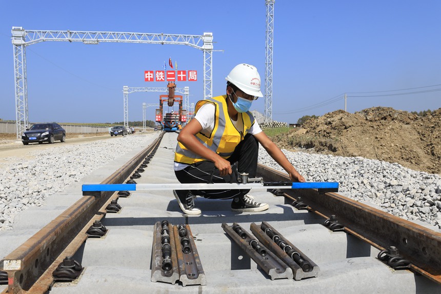 我國在建最東端快速鐵路改造工程佳鶴鐵路開始鋪軌【2】
