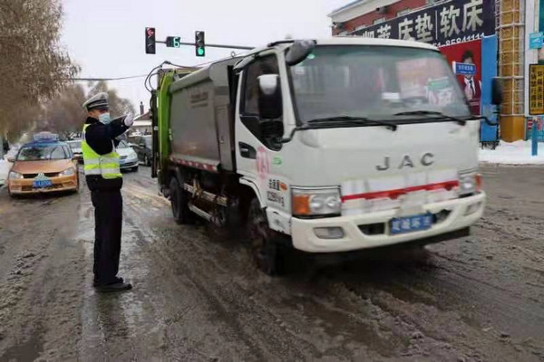 哈尔滨市双城区多部门集结全力战冰雪