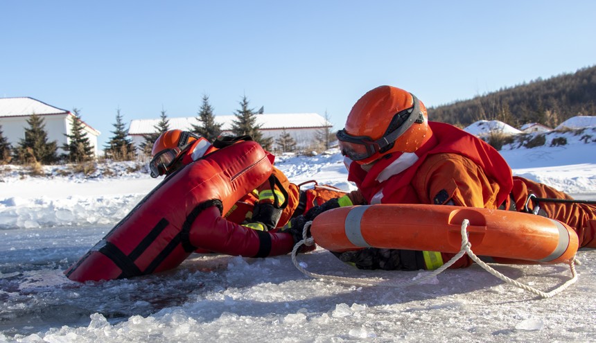 零下30℃！大興安嶺地區森林消防指戰員開展冰域事故救援實戰演練【3】