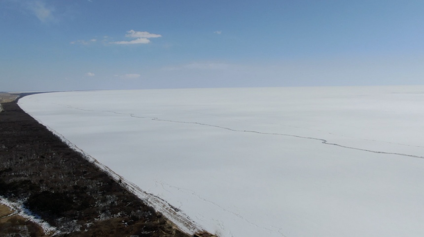 兴凯湖冬捕期结束，正式进入薄冰期。