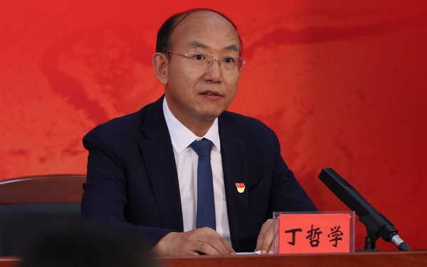 黑龙江省教育厅二级巡视员丁哲学。