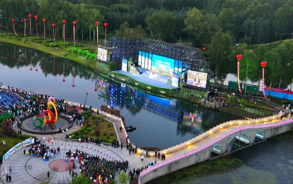大兴安岭第三届旅游产业发展大会暨文化旅游推介会在塔河开幕。