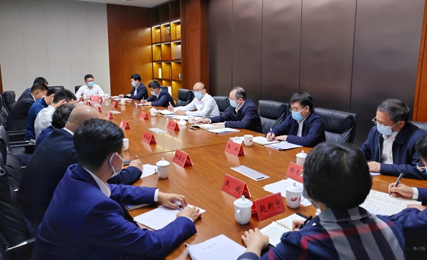 9月2日上午,许勤在深哈产业园主持召开企业座谈会。