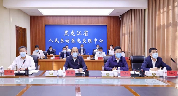 9月2日下午，省委书记、省人大常委会主任许勤到省人民来访来电受理中心接访。