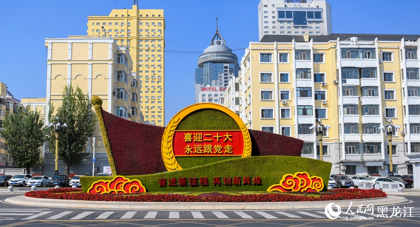 國旗飄飄迎國慶 哈爾濱街頭節日氛圍濃