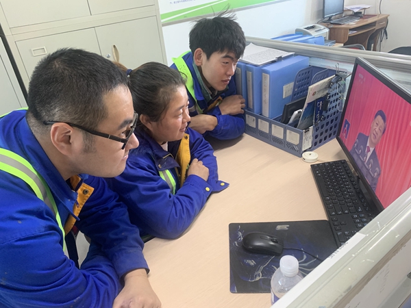 哈尔滨完达山奶牛养殖有限公司员工收听收看党的二十大开幕盛况