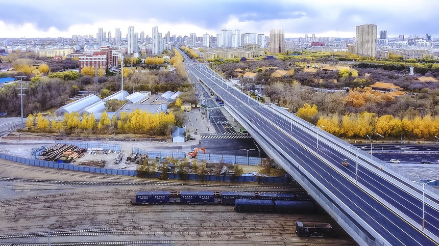 中國高寒地區跨度最大、噸位最重連續梁橋建成通車。