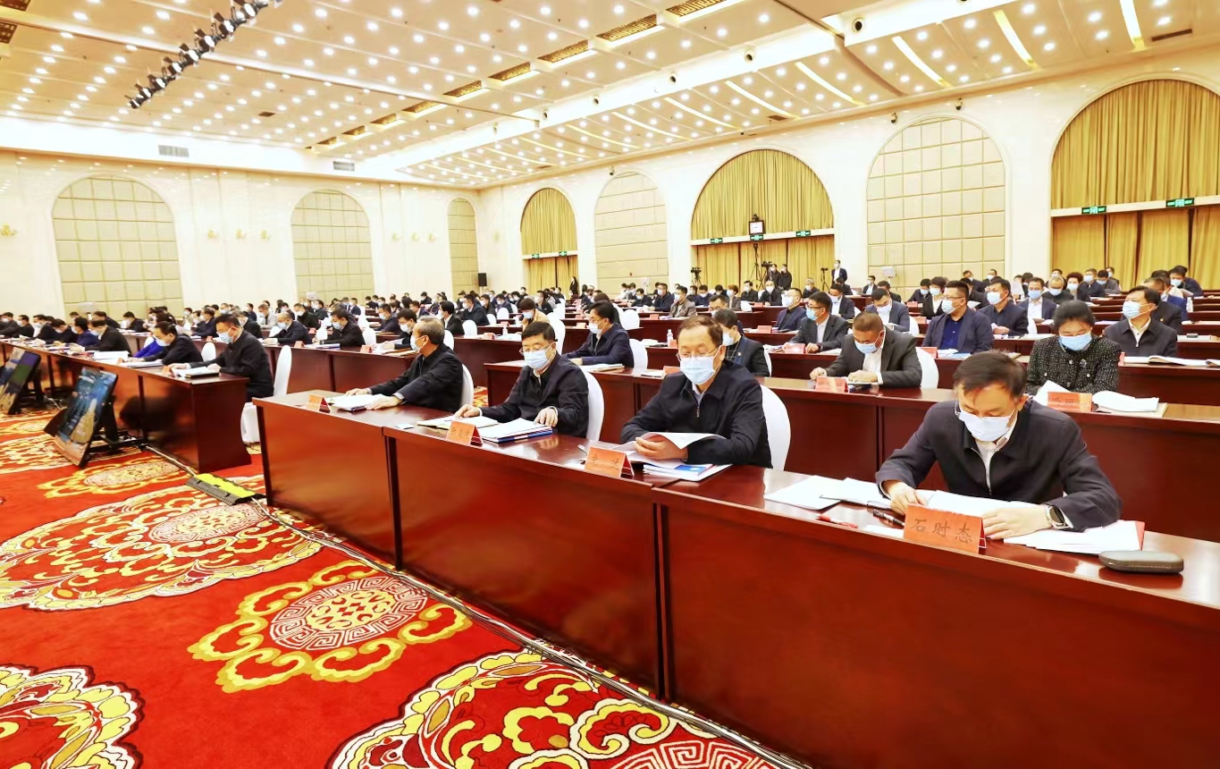 11月16日，全省民营经济发展大会在哈尔滨召开。这是会议现场。