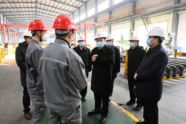 胡昌升到牡丹江中车金缘铸业有限公司了解企业生产经营情况。