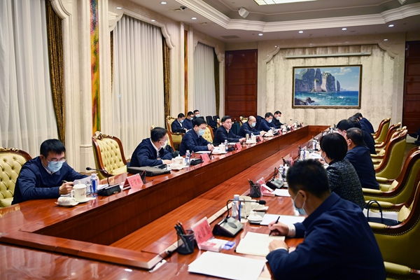 胡昌升主持召开座谈会，宣讲党的二十大精神，对牡丹江市经济运行和安全生产工作进行调度。