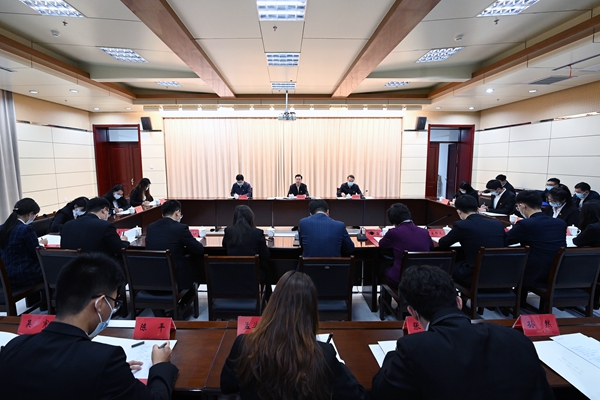 胡昌升到黑龙江大学宣讲党的二十大精神，与法学院2019级学生第一党支部师生党员代表座谈交流。