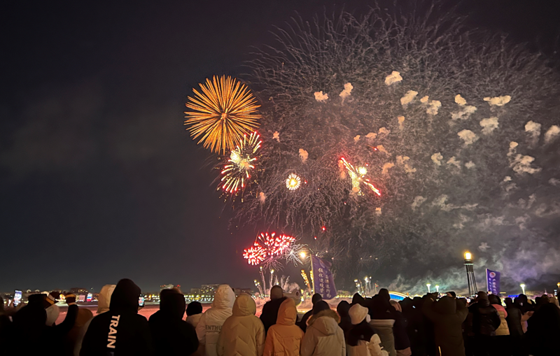 黑河市举行2023迎新年大型焰火活动
