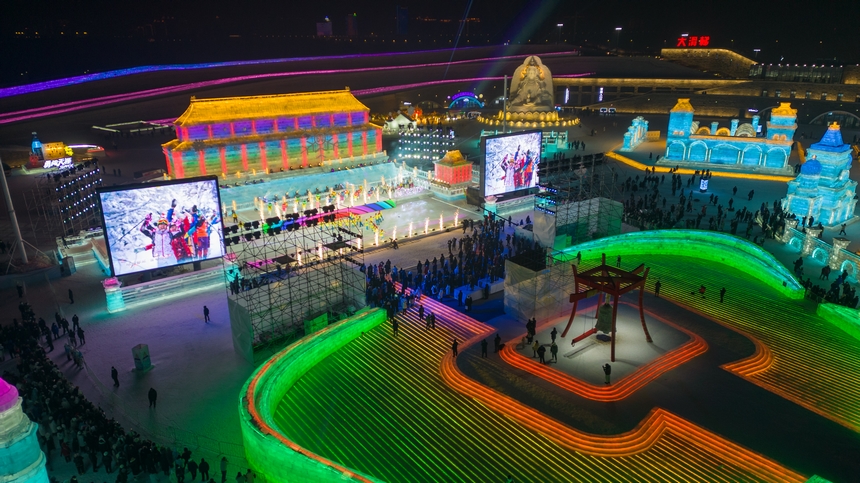 第39届中国·哈尔滨国际冰雪节在哈尔滨冰雪大世界开幕。哈尔滨市委宣传部供图