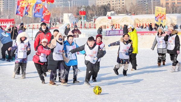 黑龙江青少年热衷冰雪运动