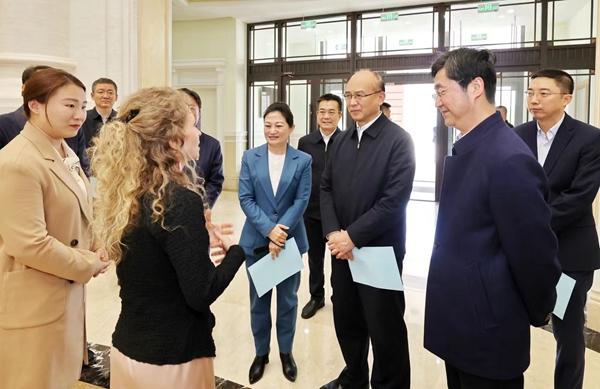 许勤到哈尔滨音乐学院调研