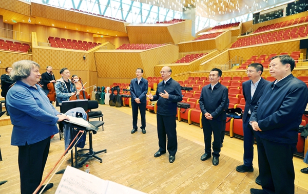 许勤到哈尔滨交响乐团调研
