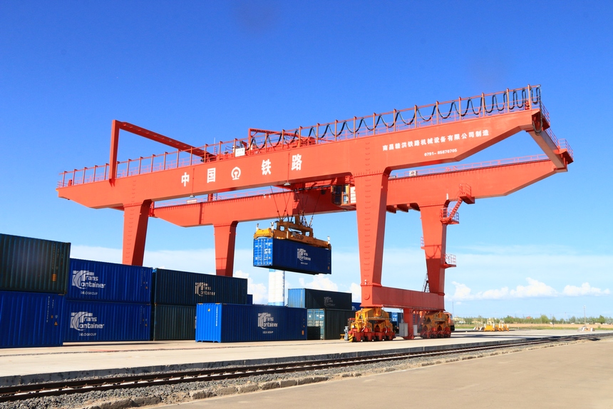 滿洲裡口岸上半年鐵路貨運進出口量突破1000萬噸。