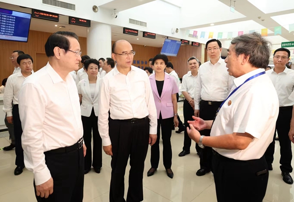 7月21日，黑龙江省党政代表团到杭州市上城区社会治理中心学习考察