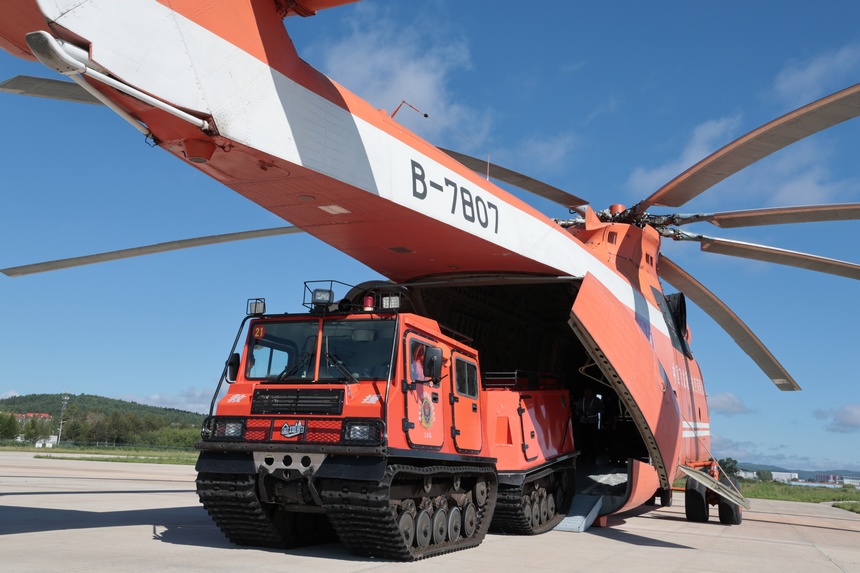 大興安嶺地區使用M-26重型直升機開展森林巡護任務