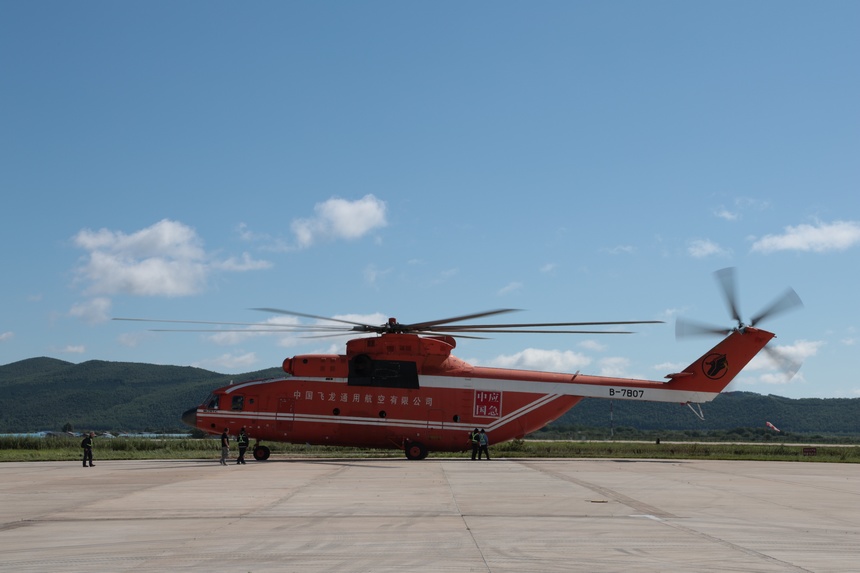 大兴安岭地区使用M-26重型直升机开展森林巡护任务