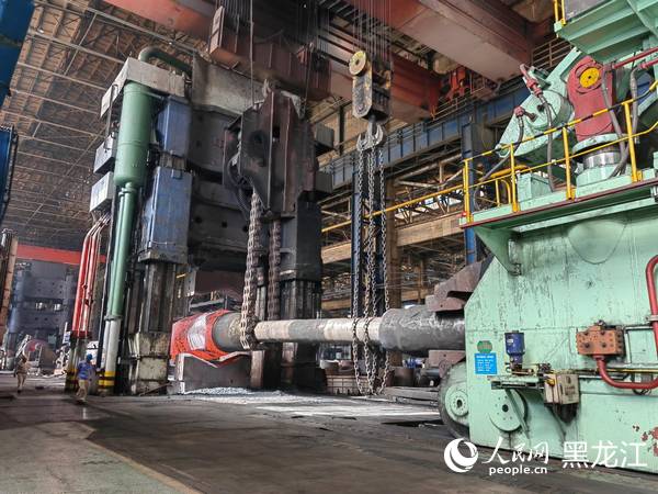 中國一重自主研發制造的我國第一台1.5萬噸自由鍛造水壓機。