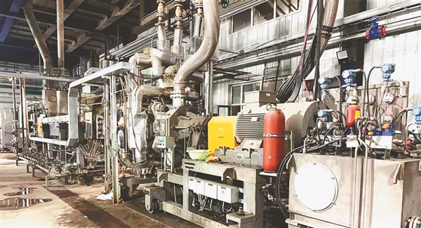 粉料造粒机组。黑龙江日报记者 刘楠摄