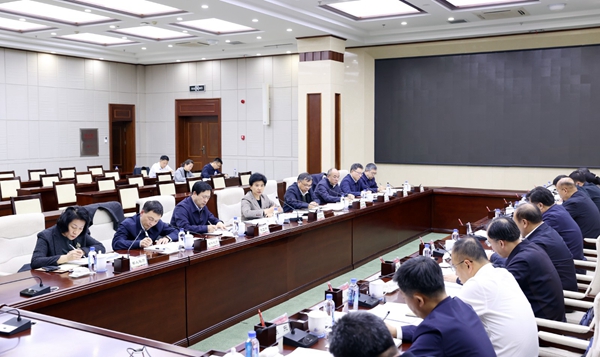省委副书记、省长梁惠玲主持召开座谈会，听取齐齐哈尔市工作汇报。