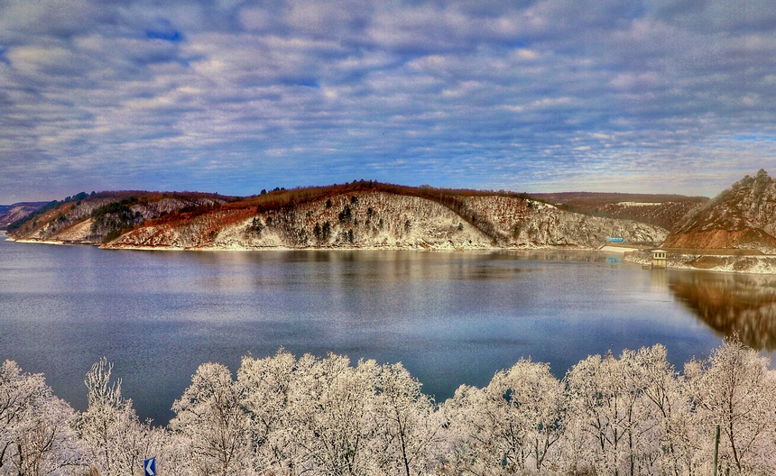 黑龙江黑河:湖畔雾凇