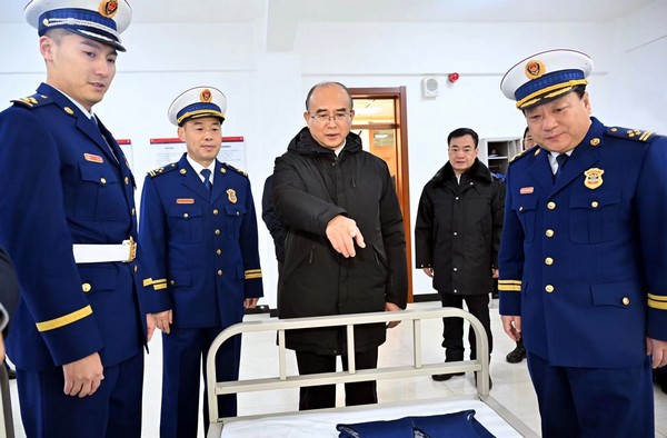 許勤來到哈爾濱市南崗區消防救援大隊看望慰問消防救援指戰員