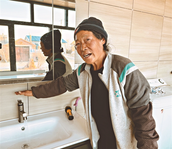 五常市常堡村村民劉秀的新房安裝了自來水。黑龍江日報記者 韓波攝