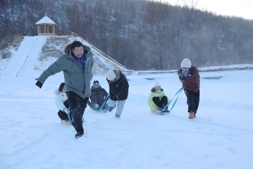 大兴安岭地区呼中区举办“兴安之巅森林冰雪穿越季”活动