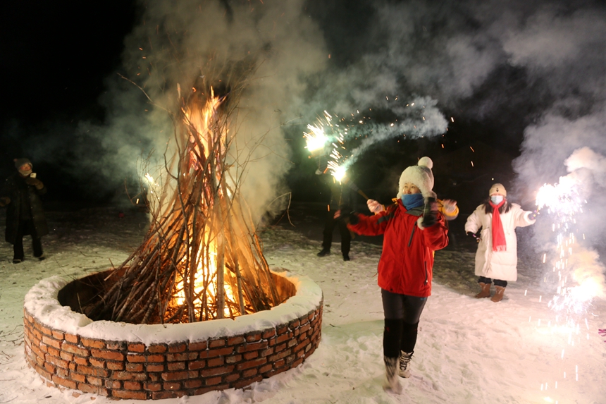 大兴安岭地区呼中区举办“兴安之巅森林冰雪穿越季”活动