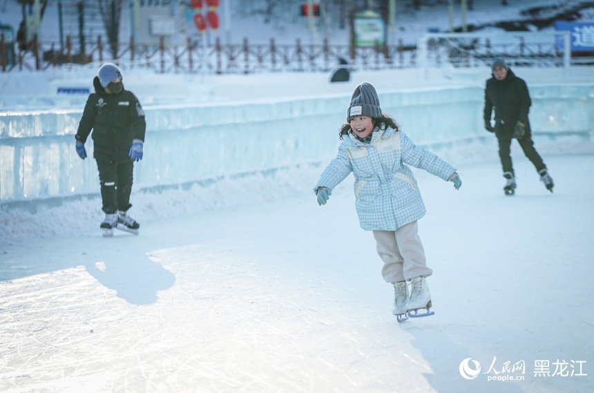 哈尔滨：快乐寒假 畅享冰雪运动