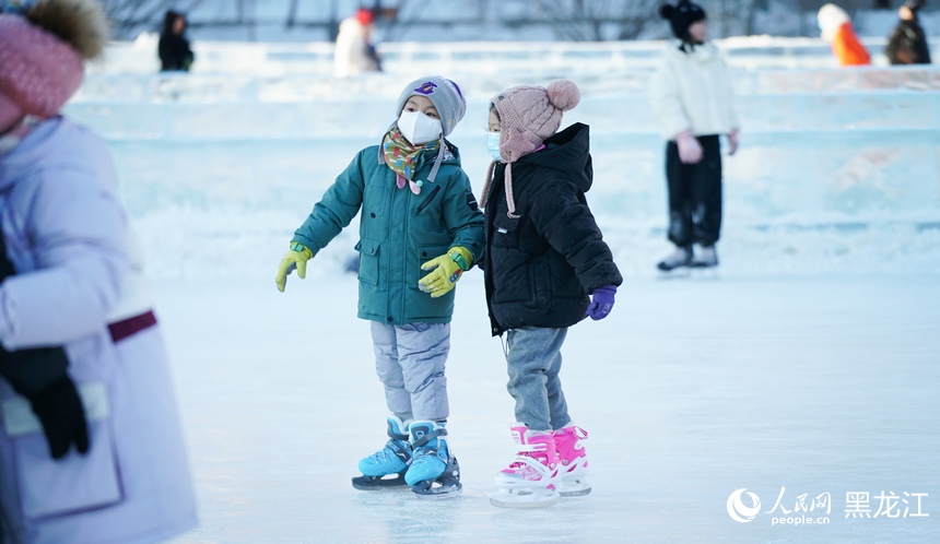 哈尔滨：快乐寒假 畅享冰雪运动