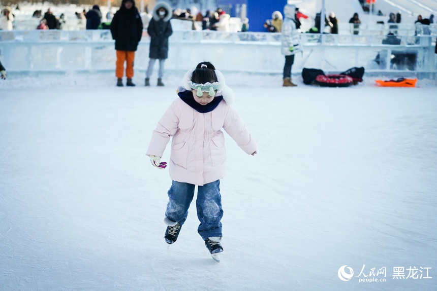 哈尔滨：快乐寒假 畅享冰雪运动